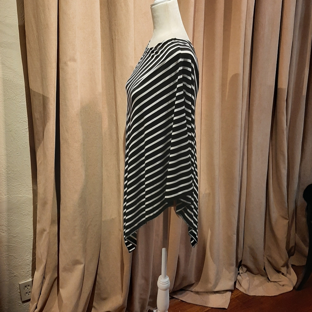 Poncho - Picture 2 of 7